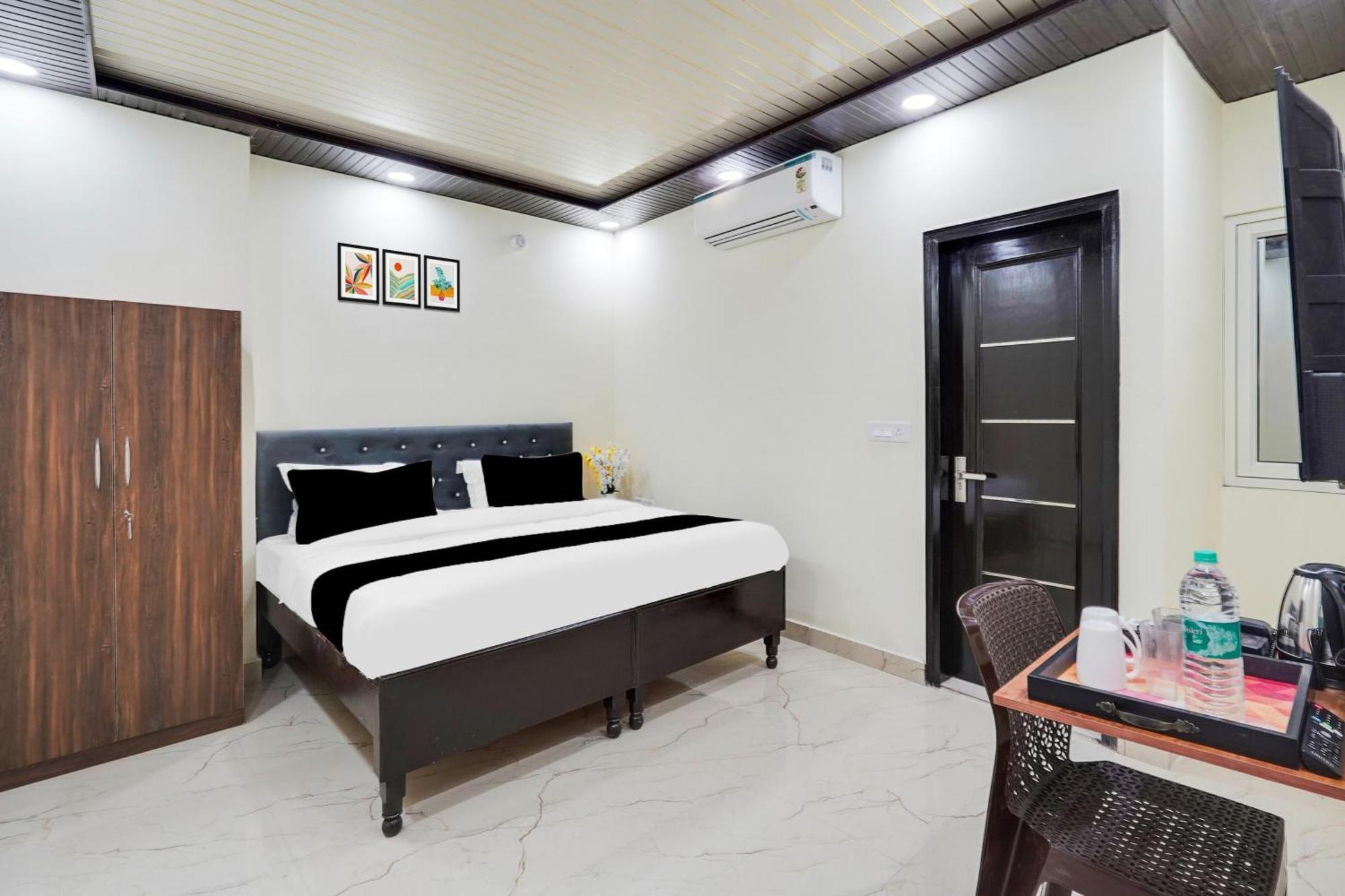 Hotel Super Collection O Nirman Vihar *