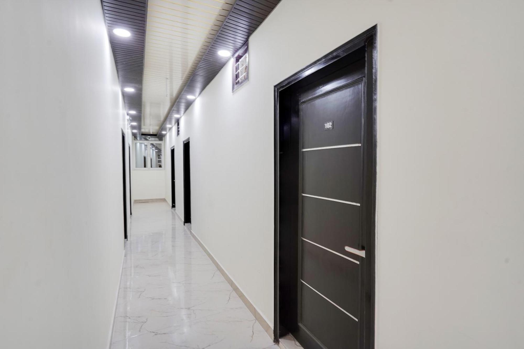 Super Collection O Nirman Vihar * New Delhi